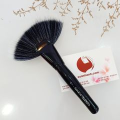 Cọ Coastal Scents Large Fan cọ lông siêu mềm, siêu to, bản dẹt tiết kiệm diện tích. 