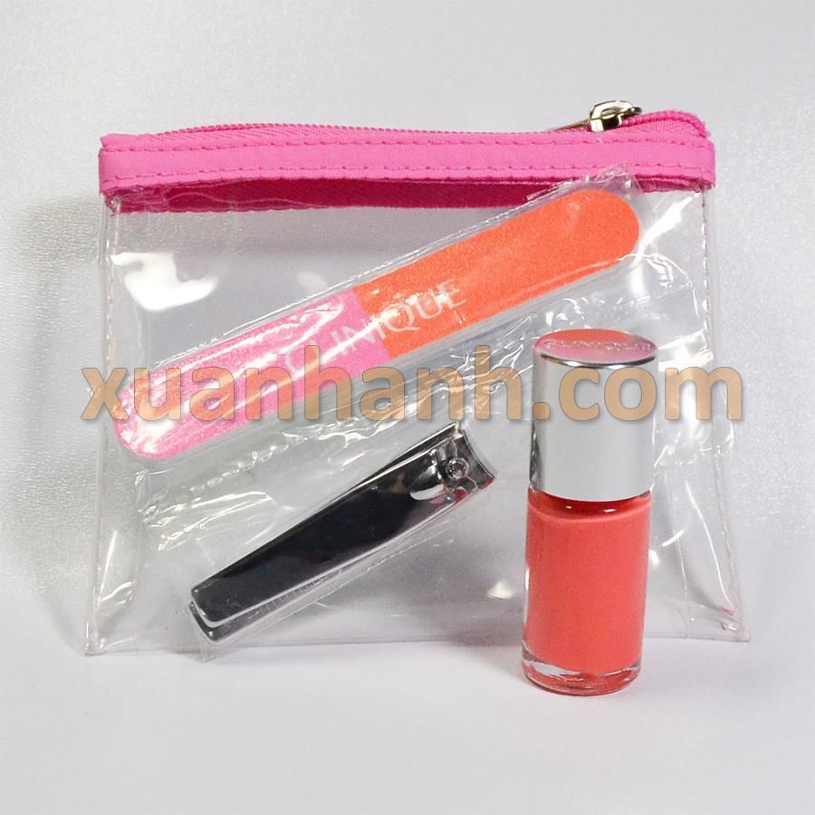 Set Clinique du lịch tiện lợi, rất xinh gồm bấm móng, giũa, túi và sơn cam sữa