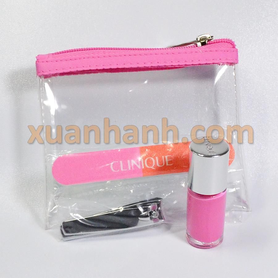 Set Clinique du lịch tiện lợi, rất xinh gồm bấm móng, giũa, túi và sơn hồng phấn
