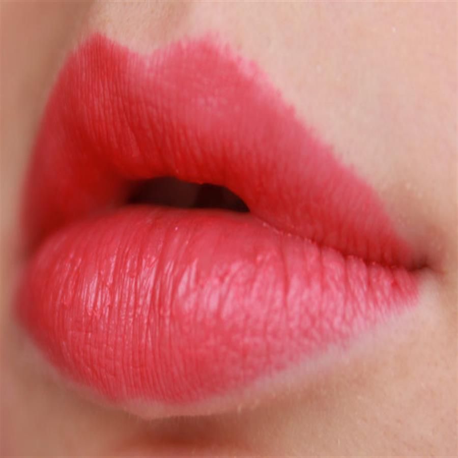 Son Chanel Rouge Allure mềm môi, lên màu tốt, bám màu #136 Melodieuse