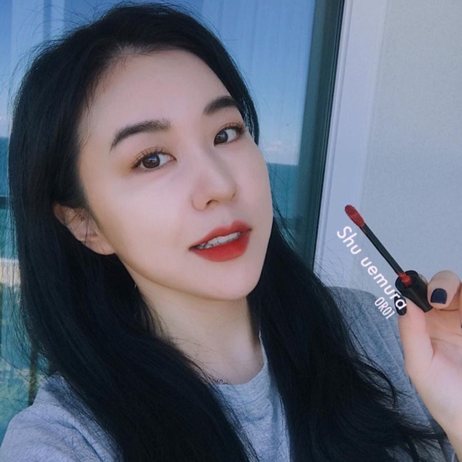 Son kem lì Shu Uemura Matte Supreme OR01 lì mịn, bám mướt môi, mini