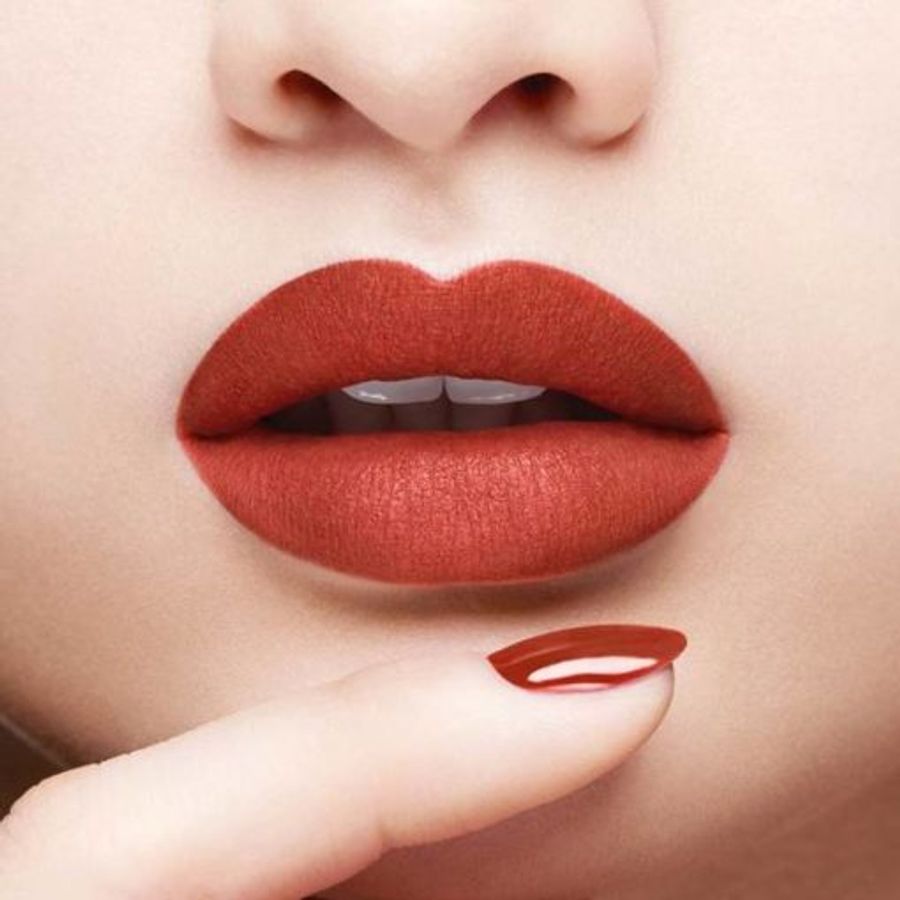 Son kem lì Shu Uemura Matte Supreme OR01 lì mịn, bám mướt môi, mini