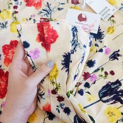 Áo H&M kem cổ tròn họa tiết hoa Mùa Xuân, tay dài loe sành điệu, thắt gút